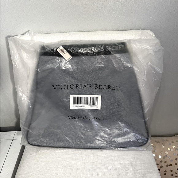 👜NWT Victoria’s Secret Sport Cinch Tote/Bag.  Gray, and still in Plastic Bag - Picture 2 of 6